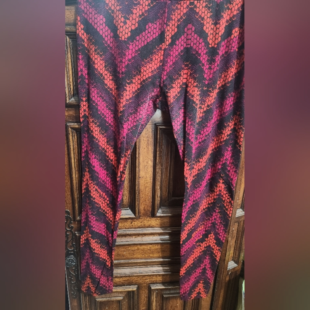 LuLaRoe Red and Black Patterned Leggings